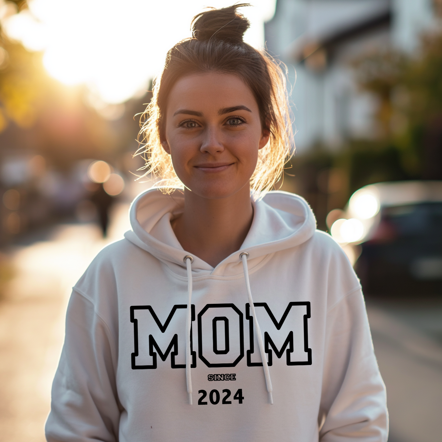 College MOM Hoodie mit individualisierbarer Jahreszahl